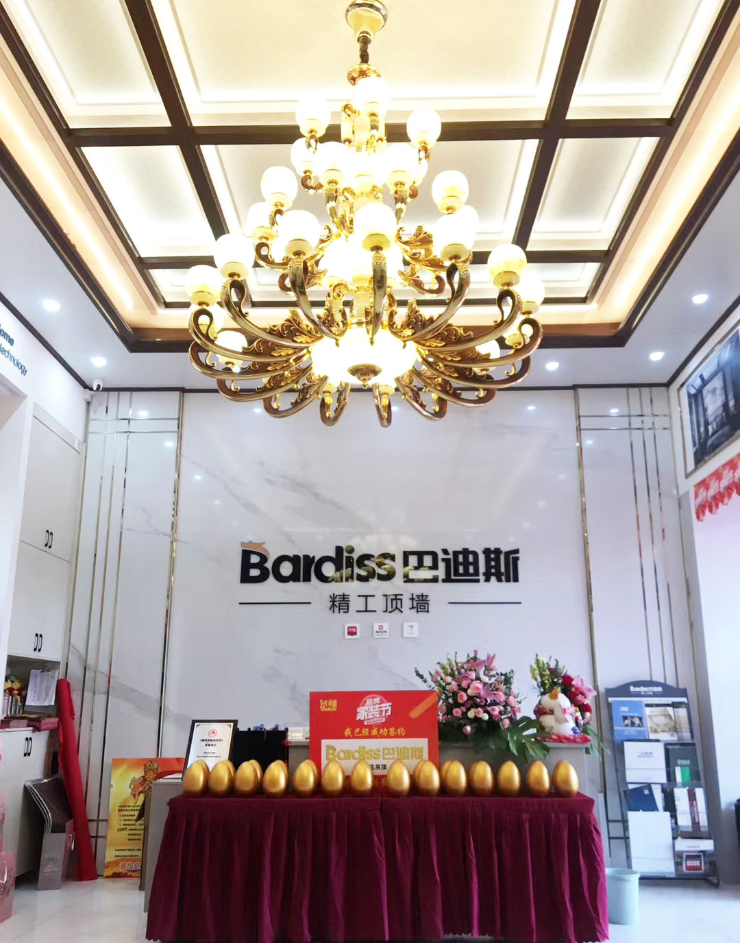 豐富的點(diǎn)心小吃，  讓到場(chǎng)的業(yè)主朋友感到貼心服務(wù)。